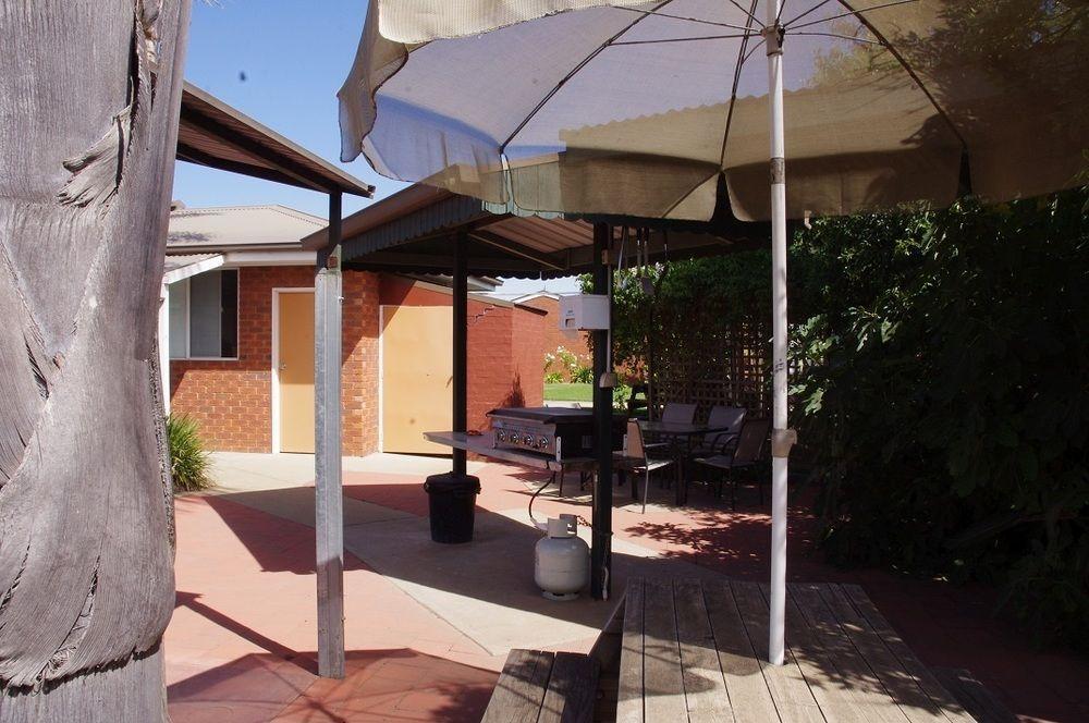 Centrepoint Motel Deniliquin Exterior photo